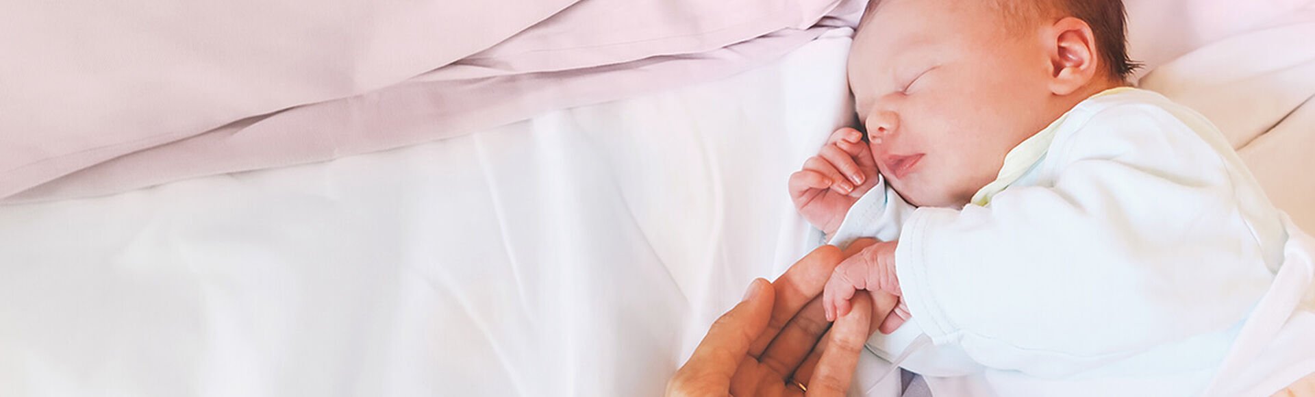 Guía completa para el cuidado de un bebé recién nacido | Más Abrazos by Huggies