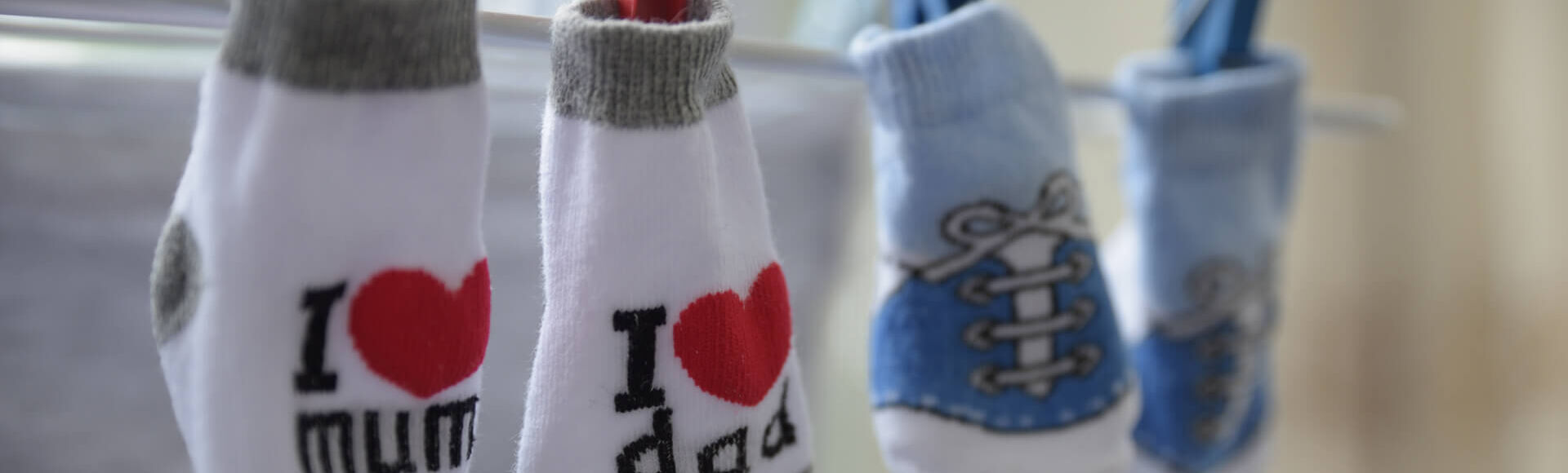 Aprendiendo a lavar la ropa de mi bebé | Más Abrazos